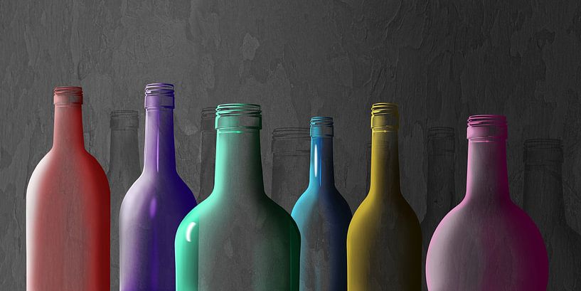 Kleurrijke glazen flessen van Monika Jüngling