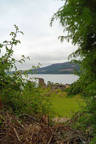 Urquhart Castle is een ruïne van een kasteel aan Loch Ness.