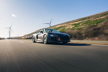 Audi R8 V10 met een Prachtig Zeezicht op de Achtergrond van Sebastiaan van 't Hoog