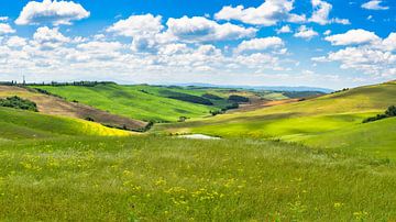 Toscaans kleurrijk landschap in Italië van eric van der eijk