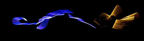 Dans van blauw met geel