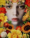 Frau der Welt - Gesicht eines Mädchens umgeben von Blumen von Jan Keteleer Miniaturansicht
