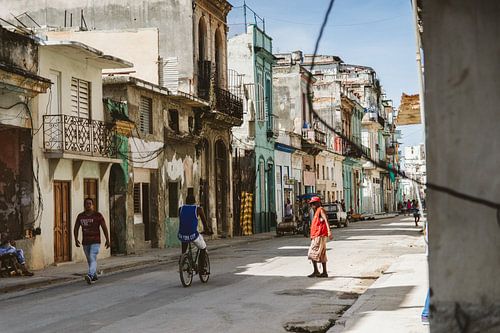 Eine authentische Straße im alten Havanna, Kuba