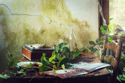 "weekend" - stillleben in einem verlassenen Hotel