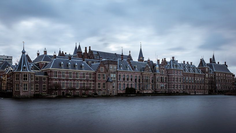 Le parlement néerlandais siège au Binnenhof à La Haye par OCEANVOLTA