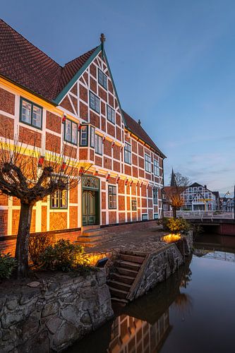 Lenteavond bij het historische stadhuis van Jork