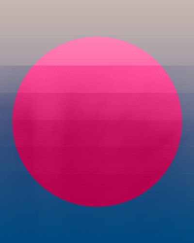 Zonsondergang in neonroze, kobaltblauw en grijs