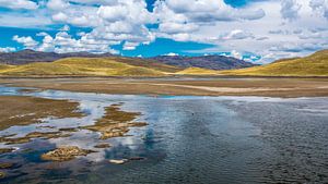 Bergsee auf der Hochebene der Anden, Peru