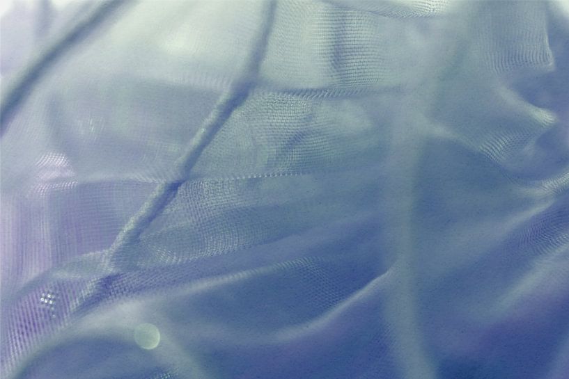 Vagues de lumière - Plis délicats en bleu-violet par Mixed media vector arts