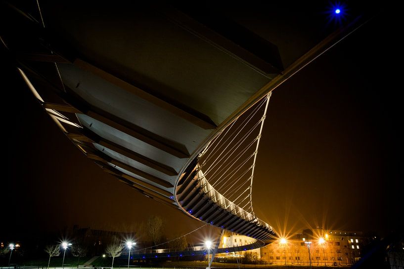 Pont cycliste de Courtrai de nuit par Jonas Demeulemeester