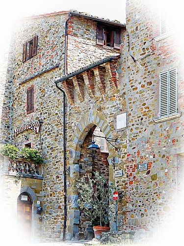 Porta Fiorentina Paciano Vue latérale