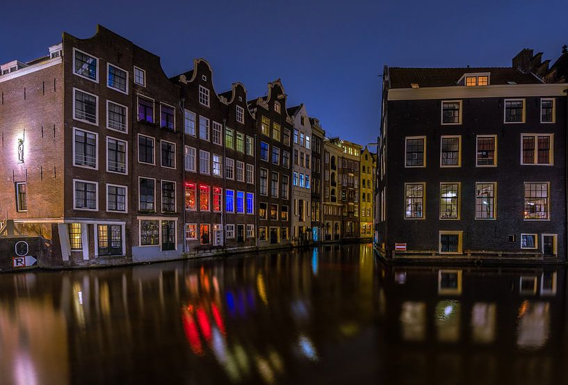 Oudezijds Kolk Amsterdam by Night van Mario Calma