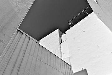 Geometric facades in the white town of Conil de la Frontera by Silva Wischeropp