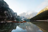 Lever de soleil sur le magnifique lac de Braies