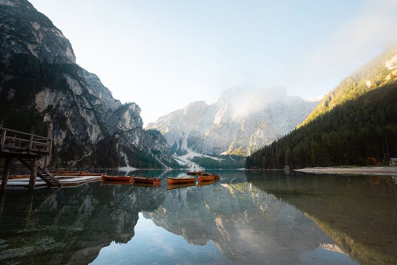 Lever de soleil sur le magnifique lac de Braies par Marit Hilarius