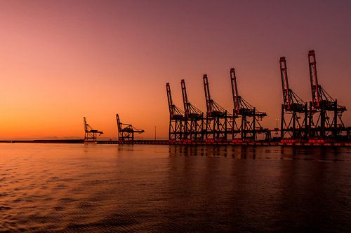 industrie bij zonsondergang