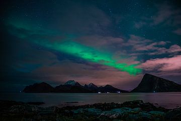 Aurore boréale sur les îles Lofoten sur Fenne Hulshof