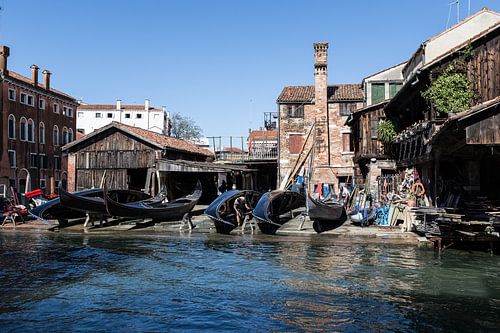 Een gondelwerf in Venetië in Italië.
