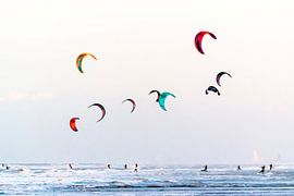 Kite surfers sur Jeanette van Starkenburg