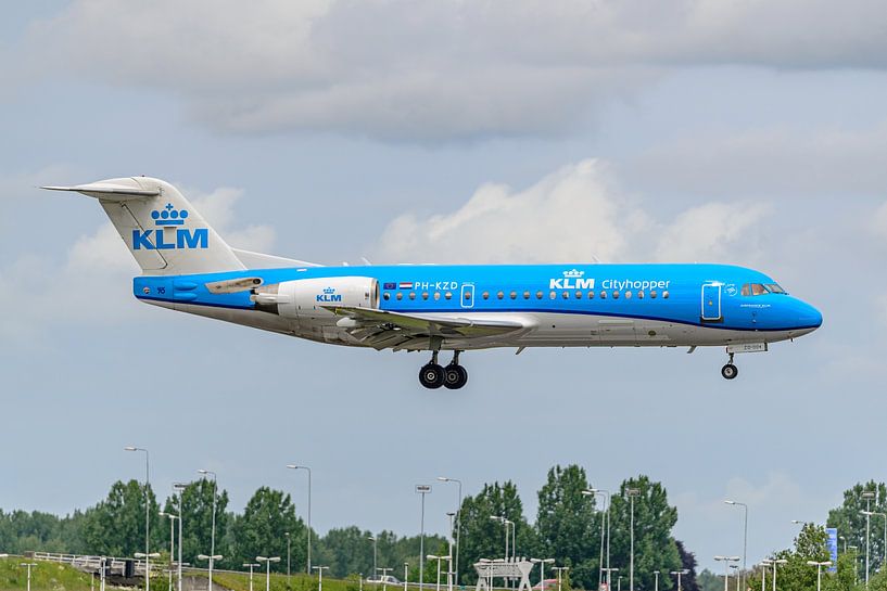 Landung eines KLM Cityhopper Fokker 70. von Jaap van den Berg