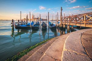 Venise Gondelier le matin