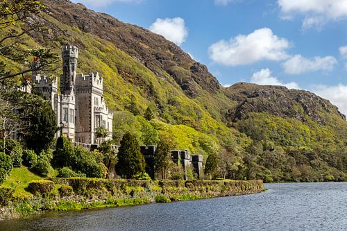 Abbaye de Kylemore sur le Lough Pollacapull, Connemara, comté de Galway, Irlande.