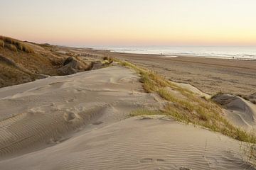 Duinen aan het strand bij Berg aan Zee van Jos van den berg