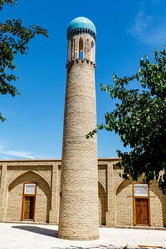De minaret van het Dorut Tilavat complex in Shahrisabz, Oezbekistan, Centraal Azië van WorldWidePhotoWeb