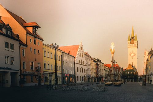 Belle lumière du soir dans la ville de Straubing en Bavière