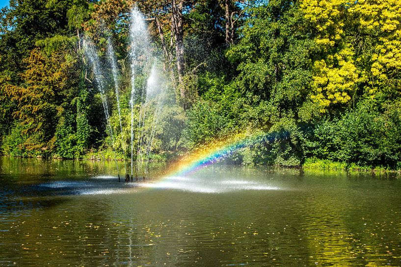 Utrecht-Julianapark Fontein met regenboog van Jaap Mulder