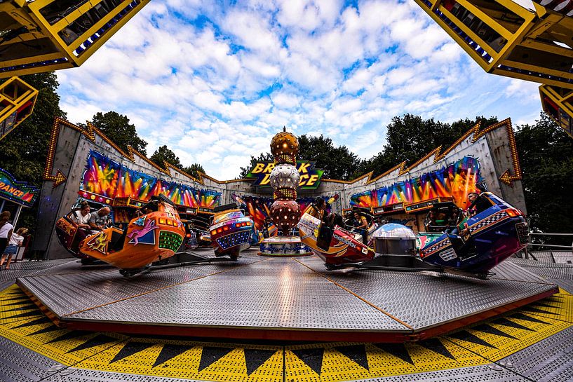 Break dance at the fairground by Arthur Bruinen