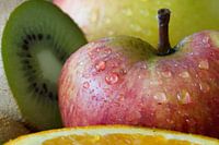 appel met waterdruppels erop