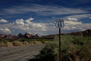 Route 66 in Californie/Arizona van Louise Poortvliet