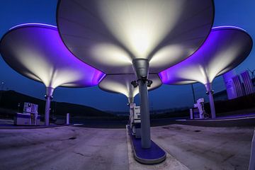 futuristisch tankstation van peterheinspictures