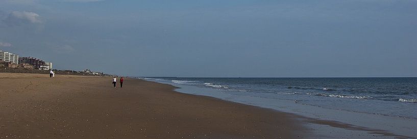 Walk on the beach [widescreen photo] by Norbert Sülzner