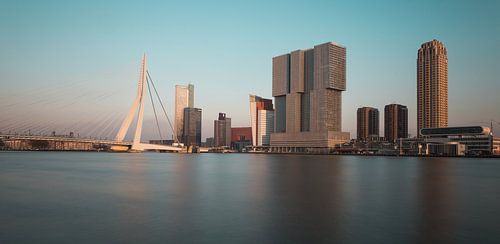 De skyline van Rotterdam in de winter
