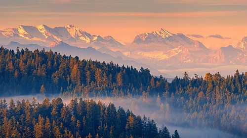 Zonsopkomst in Emmental, Zwitserland