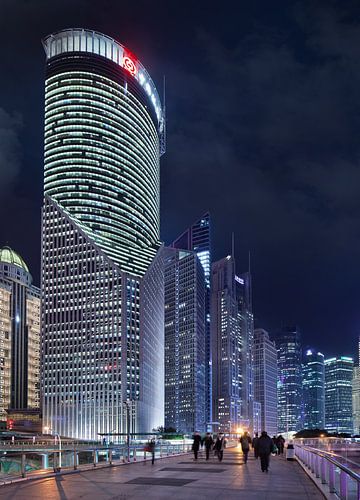 Indrukwekkende wolkenkrabbers in Shanghai tijdens de schemering