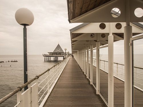 Pier bij de zee
