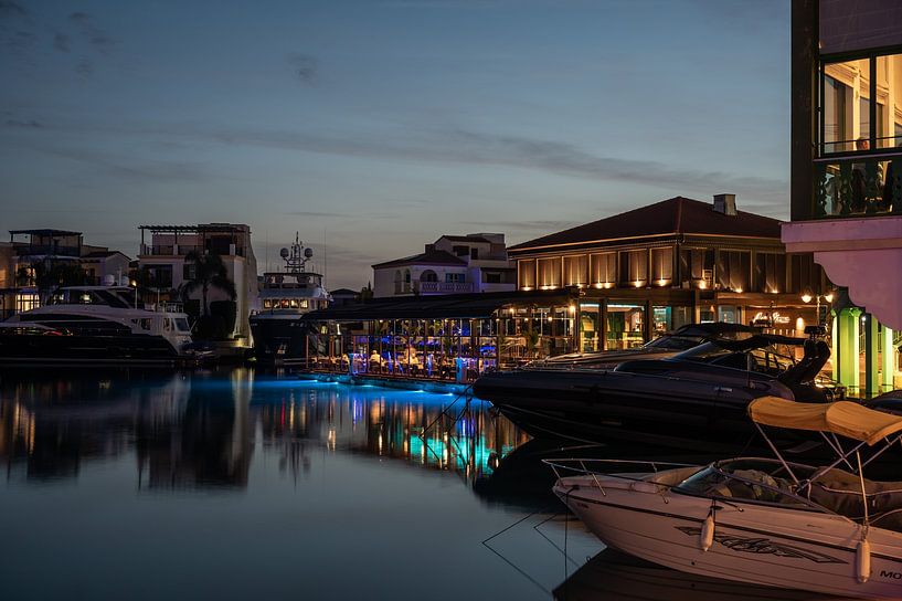 Der alte Hafen von Limassol bei Nacht von Werner Lerooy