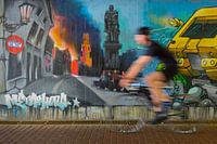 Radfahrer im Fahrradtunnel der Stadt Brügge (Belgien)