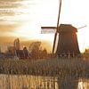 Mühle im Gegenlicht in der Hoornse Vaart in Alkmaar von Ronald Smits