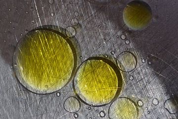 Oil Bubbles by Ulrike Leone