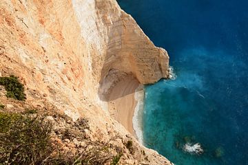 Small hidden private beach by Sidney van Aken