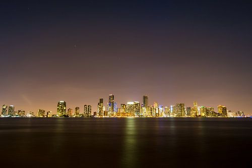 USA, Floride, Reflet des belles lumières de la ville de miami skyline