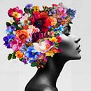 De pracht van bloemen in het haar van een vrouw van Poster Art Shop thumbnail