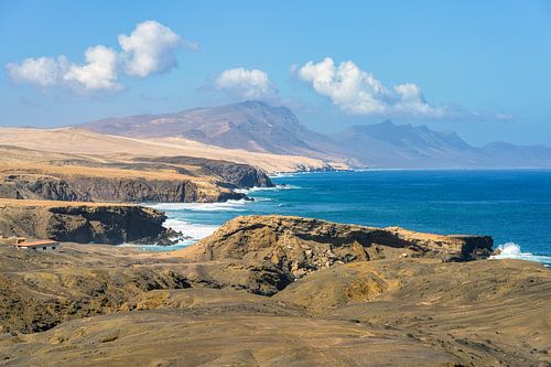 Kust bij La Pared op Fuerteventura van Michael Valjak