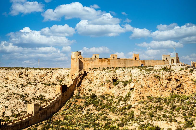 Acteur Luipaard Beugel Moors fort Acazaba Heuvels en wolken in Almeria Andalusië Spanje van Dieter  Walther op canvas, behang en meer
