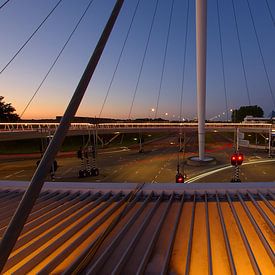 Hovenring in Eindhoven bij zonsondergang van tiny brok