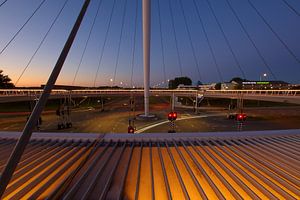 Hovenring in Eindhoven bij zonsondergang
